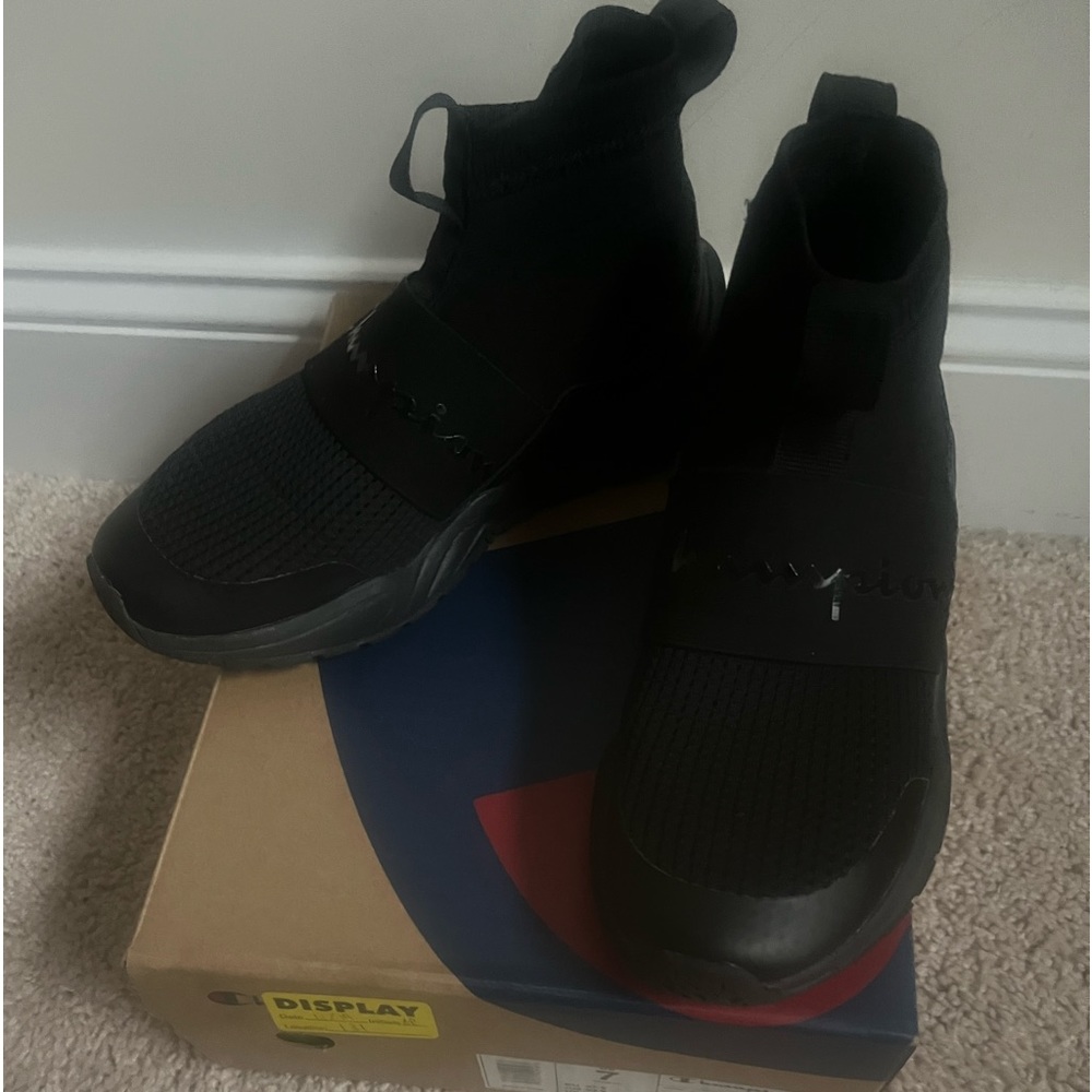 Champion Rally! Great condition!! Womens Size 7!